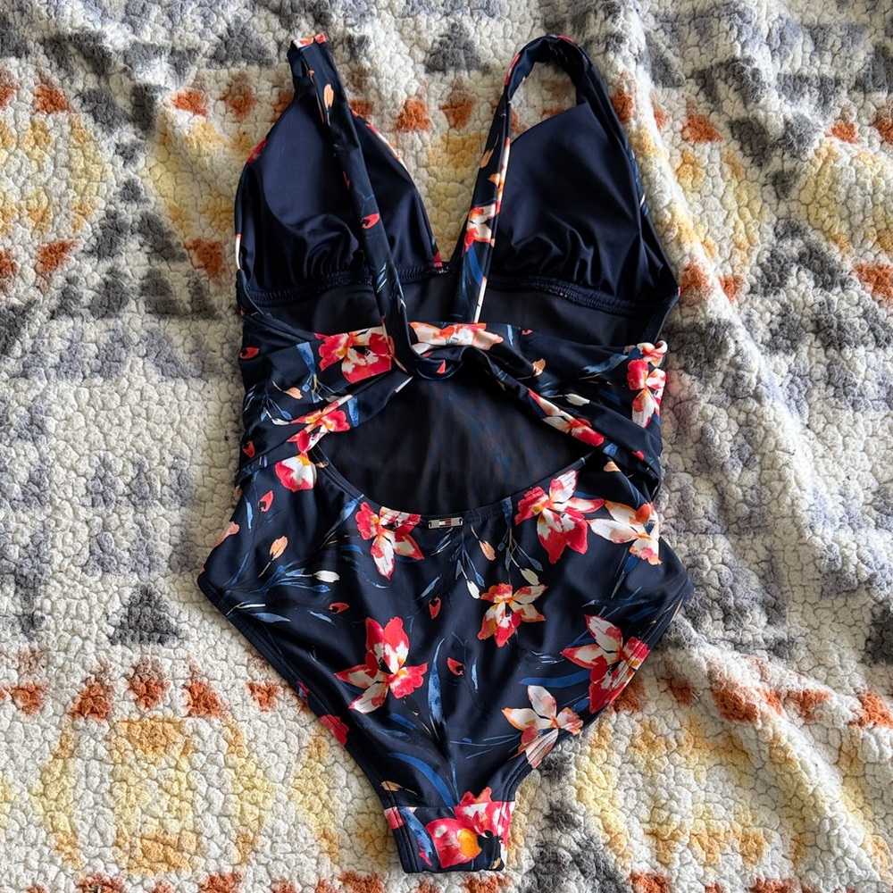 TOMMY HILFIGER women’s floral one piece! - Picture 2 of 5